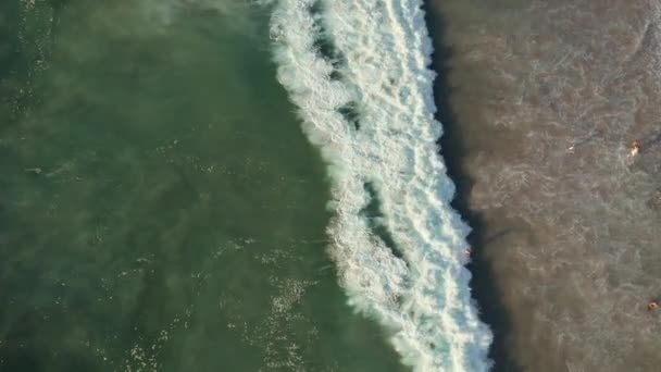 Vertical Shot Foamy Ocean Waves Crashing Tourist Llandudno Beach Cape — Video Stock