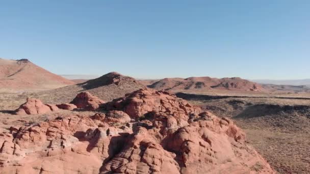 Red Rocks Cliffs Southern Utah Drone Aerial View — стоковое видео