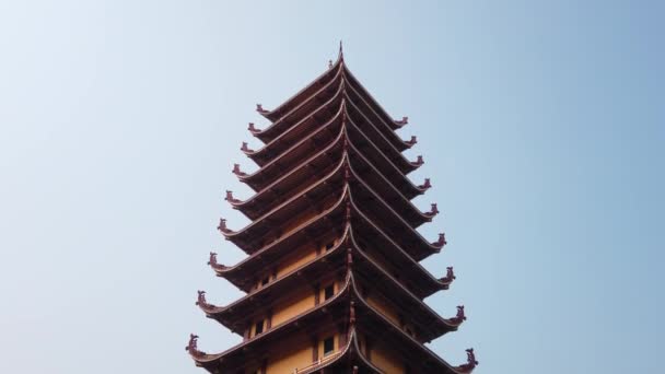 Incline Para Baixo Tiro Grande Torre Templo Budista Vietnã Manhã — Vídeo de Stock
