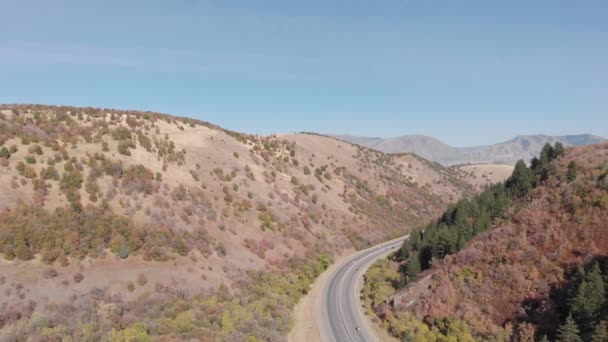 Winding Road Utah Canyon Autumn Blue Sky Aerial Drone — Stockvideo