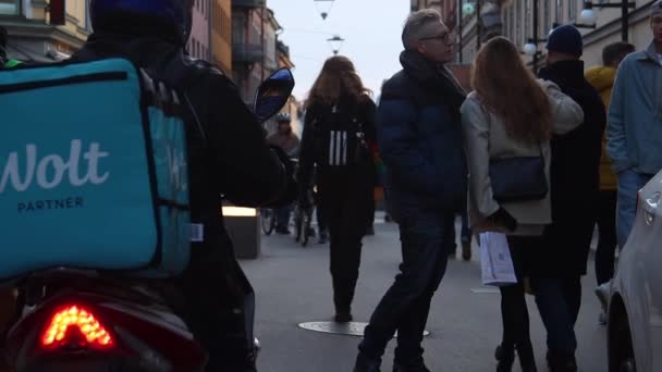 Wolt Food Delivery Scooter Pedestrian Street Stockholm Slomo — Stock Video