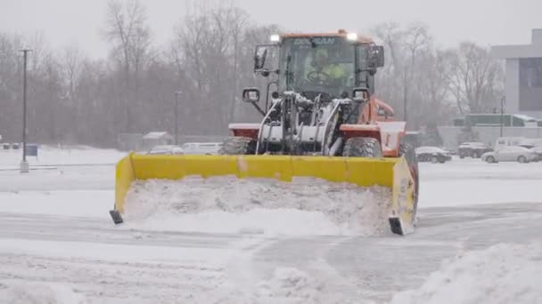 Municipal Worker Operating Snow Plow Tractor Clearing Snow City Street — Stok Video