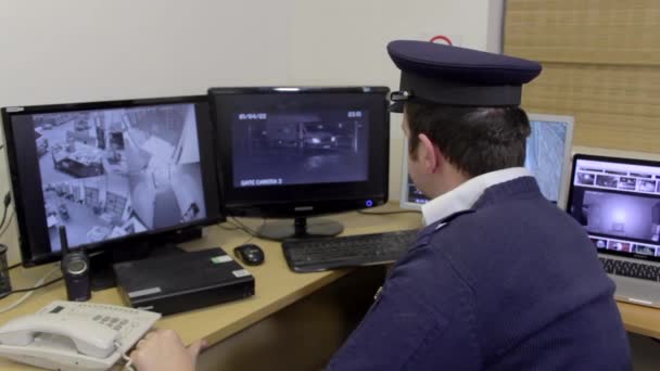 Security Guard Watches Surveillance Cctv Monitor Screens Office — Vídeo de Stock