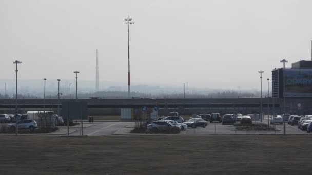 Vista Avión Moviéndose Segundo Plano Desde Estacionamiento Del Aeropuerto Rzeszow — Vídeos de Stock