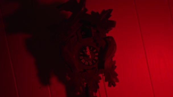 Scary Cuckoo Clock Going Shifting Red Light Shadows Horror Scene — Vídeo de Stock