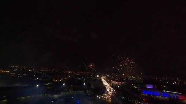 Night Sky Spectaculaire Drone Fpv Schot Vliegen Exploderende Skyrackets Als — Stockvideo