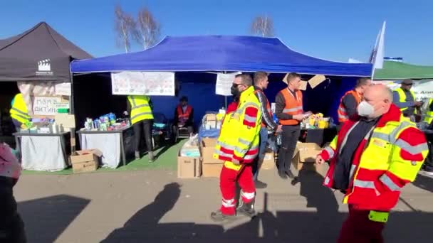 Asb Freiwillige Polnisch Ukrainischen Grenzübergang — Stockvideo