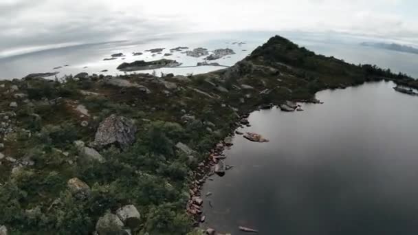 Cliffdiving Henningsvaer Festvagtind Starting Lake Top Mountain — стоковое видео