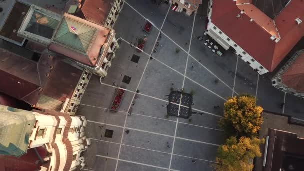匈牙利北部主要旅游胜地埃格尔市Dob Istvn广场的电影式4K无人驾驶飞机鸟瞰 — 图库视频影像