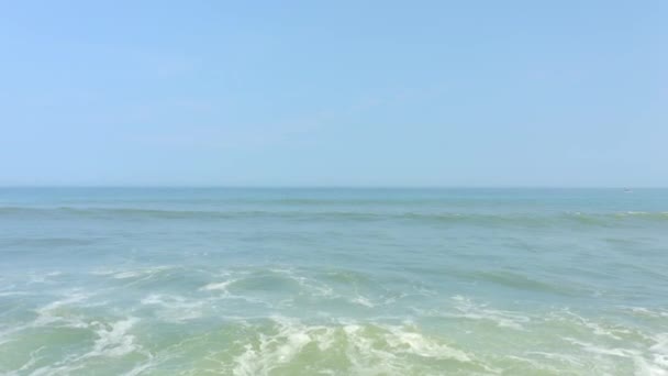 海面上的浪花缓缓摇曳 — 图库视频影像