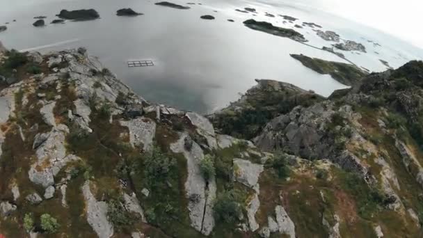 Cliffdiving Henningsvaer Festvagtind Overlooking Ocean Henningsvaer Slowmotion — Video