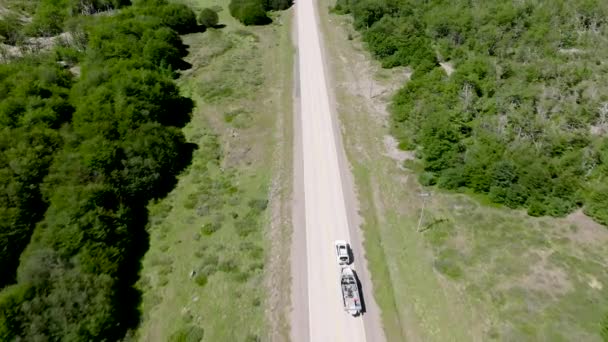 Aerial Flying Road Valley Floor Car Attached Boat Trailer Passing — Stockvideo