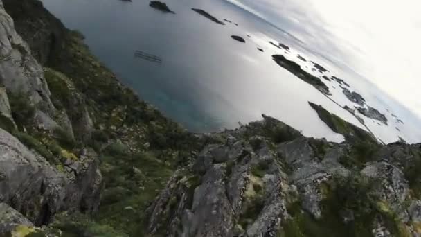 Cliffdiving Henningsvaer Festvagtind Видом Море — стокове відео