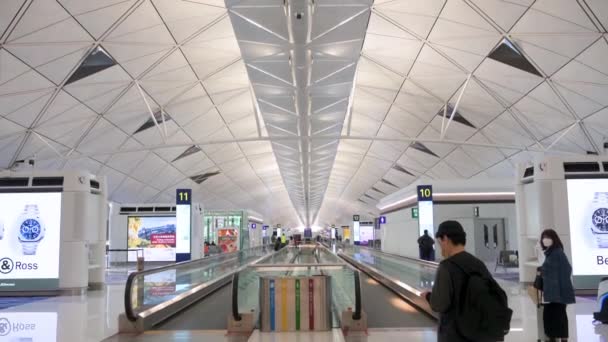 Chek Lap Kok International Airport Departure Hall Passengers Walk Flight — Vídeo de Stock