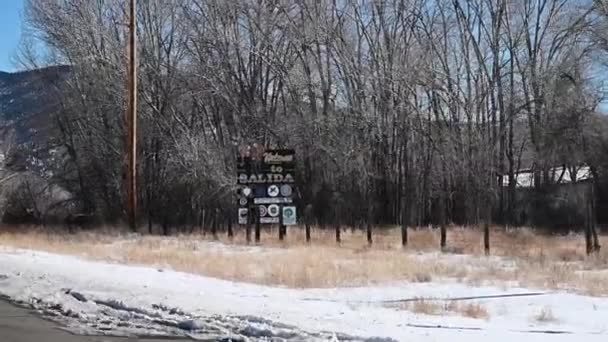 Kör Förbi Välkommen Till Salida Colorado Slowmo — Stockvideo