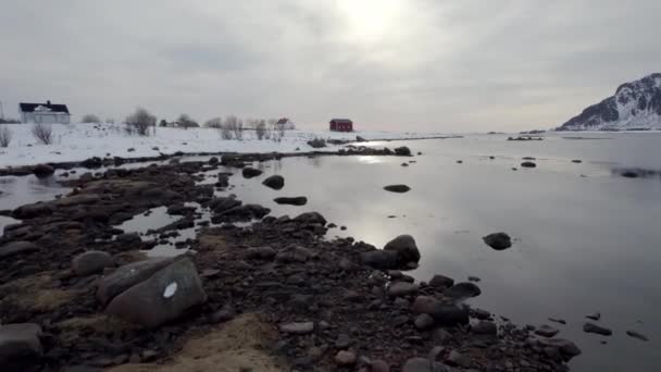 Flying Froozen Ocean Rocks Water Sun Reflecting Surface Revealing Norwegian — Stockvideo