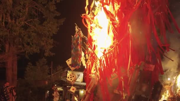 Flames Engulf Sagicho Matsuri Float Night Omihachiman — Vídeo de stock