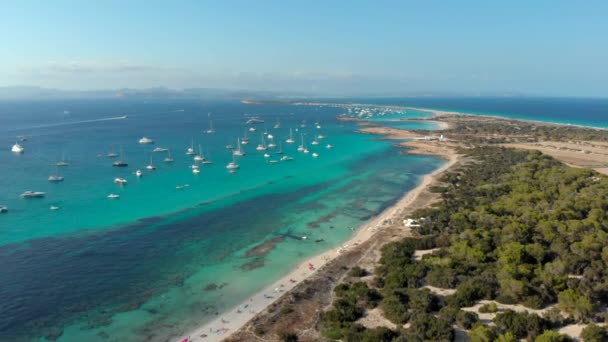 Drone Video Ses Illetes Island Formentera Surrounded Yatchs Ibiza Spain — Vídeo de Stock