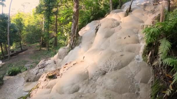 Unusual Looking Waterfall Northern Thailand Mineral Deposit Incredibly Grippy — Vídeo de Stock