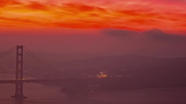 Céu Colorido Aéreo Bonito Amanhecer Timelapse Sobre Golden Gate Bridge — Vídeo de Stock