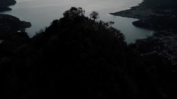 Tourists Mountain Peak Rostro Maya Indian Nose Viewing Sunrise Lake — Vídeos de Stock