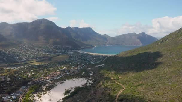 Overlooking Harbor Town Hout Bay Surrounded Mountains Hout Bay Beach — Stock Video