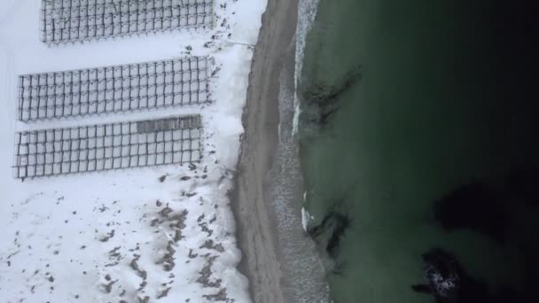 Dřevěné Suché Ryby Regály Hovden Beach Norsko Vesteralen Ptačí Pohled — Stock video