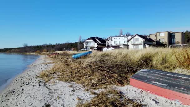 Kuznica Sahili Polonya Teknenin Yan Tarafında Güzel Sahil Evleri Solitaire — Stok video
