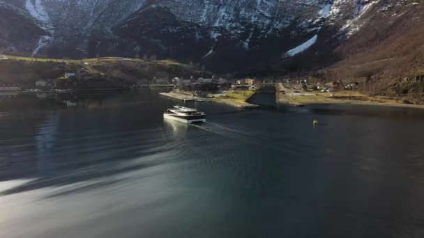 Electric Passenger Catamaran Vision Fjords Approaching Flam Harbor Beautiful Winter — Stockvideo