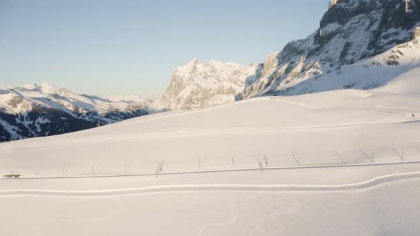 Grindelwald Kleine Scheidegg山脊上空的空中射击 — 图库视频影像