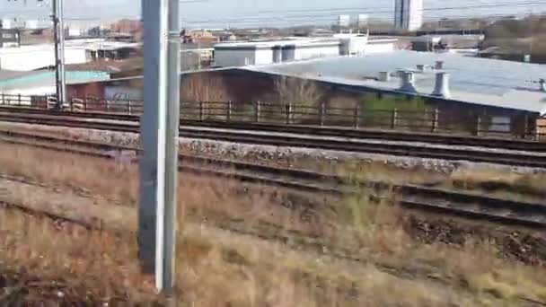 Vista Uma Carruagem Ferroviária Enquanto Comboio Move — Vídeo de Stock