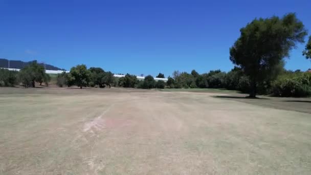 Volare Veloce Lungo Terreno Campo Golf Portogallo — Video Stock