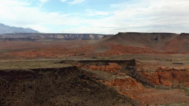 Aerial Drone Footage Mountainous Red Rocks Southern Utah Showing Sky — Stock Video