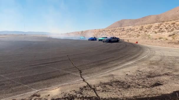 Smoke Fills Sky Drift Racing Cars Use Very Edge Racetrack — Stok video