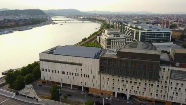 Cinematic Aerial Drone Pan Shot National Theatre Ludwig Museum Ziggurat — Vídeos de Stock