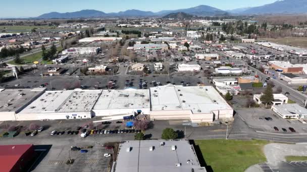 ワシントン州スカジット バレーのマウントバーノンの商業 ビジネスエリアのシネマティック4K空中ドローン映像 — ストック動画