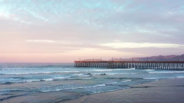 Pink Sunset Iconic Landmark Pier Pismo Beach Waves Breaking Shore — Vídeo de Stock
