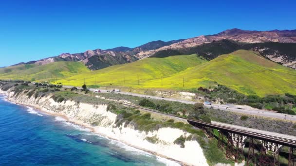 Καλιφόρνια Παραθαλάσσια Highway Route 101 Μια Εκπληκτικά Όμορφη Μέρα Εναέρια — Αρχείο Βίντεο