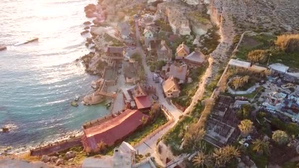 Beaux Bâtiments Popeye Village Sur Littoral Malte Vue Aérienne — Video