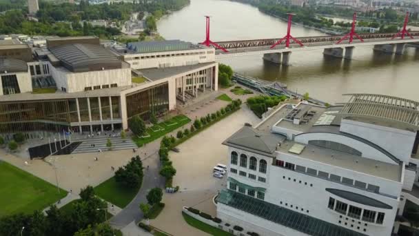 Filmisk Antenn Drönare 360 Omloppsbana Skott National Theatre Ludwig Museum — Stockvideo