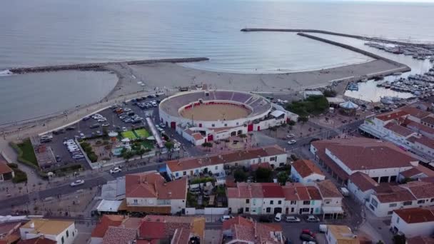 位于法国南部坎博尔首府圣玛丽圣梅里德 拉迈尔的圣梅里德 拉迈尔的阿伦纳斯在地中海上空拍摄的4K无人驾驶飞机镜头 — 图库视频影像