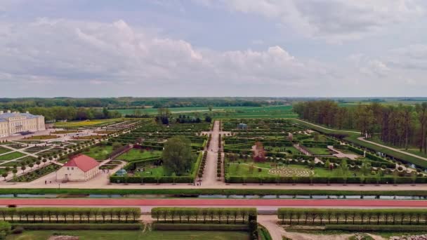 Εκπληκτικός Διακοσμητικός Κήπος Στο Rundle Palace Λετονία Εναέρια Αριστερά — Αρχείο Βίντεο