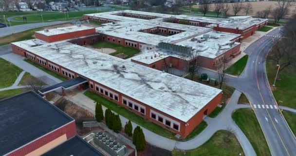 Расширяющийся Школьный Городок Различными Академическими Зданиями Сша Американская Система Образования — стоковое видео