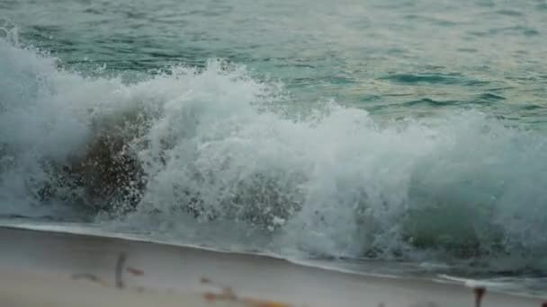 Strong Waves Spilling Sandy Shore Slow Motion Close Shot — Vídeos de Stock