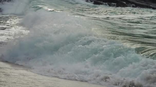 Close Shot Long Low Waves Spilling Sandy Shore Slow Motion — Video Stock