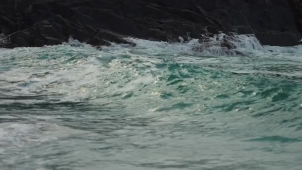 Strong Waves Crashing Rocky Shore Water Spray Rising Air Slow — Stockvideo
