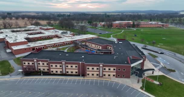 School Buildings Hershey Pennsylvania Usa Wide Aerial Campus Grounds Education — Vídeo de Stock