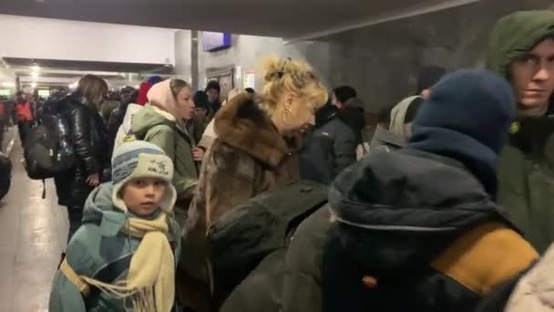 Ukrainian Refugees Taking Shelter Metro Station Train Station Lviv — Stockvideo