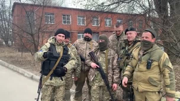 Ukrainian Soldiers Young Old Volunteer Fight War Russia — стоковое видео