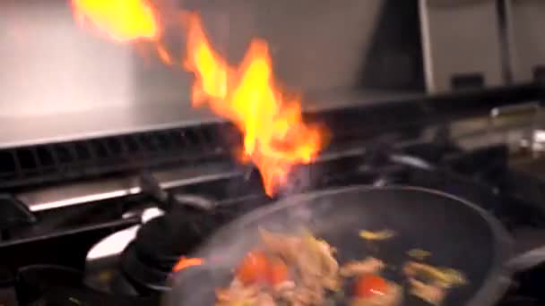 Food Getting Cooked Kitchen Nice Flame Show While Flipping Pan — Stock Video